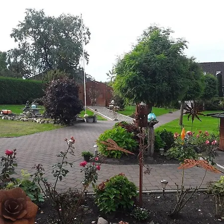 A In The House In The Rose Garden * Apen